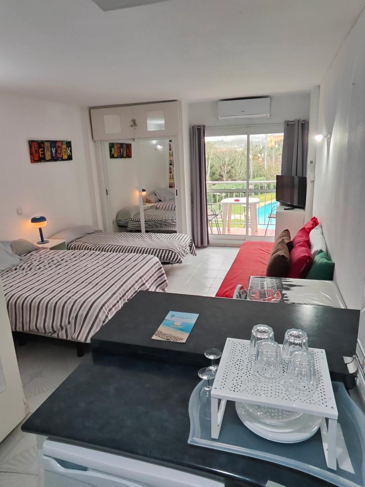 Jupiter Apartment Sea, Pools View ベナルマデナ エクステリア 写真